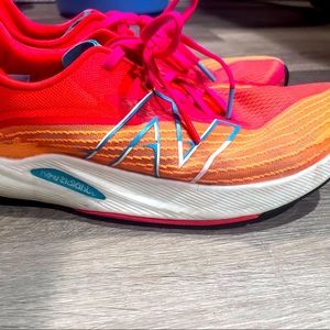 New balance fuel cell rebel v2 running shoes womens size 10
